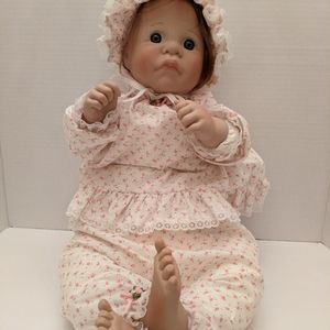 Vintage Lee Middleton lifelike Awake Blue Eyes Dol